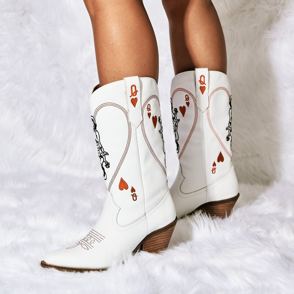 QUEEN A HEARTS LEATHER BOOT