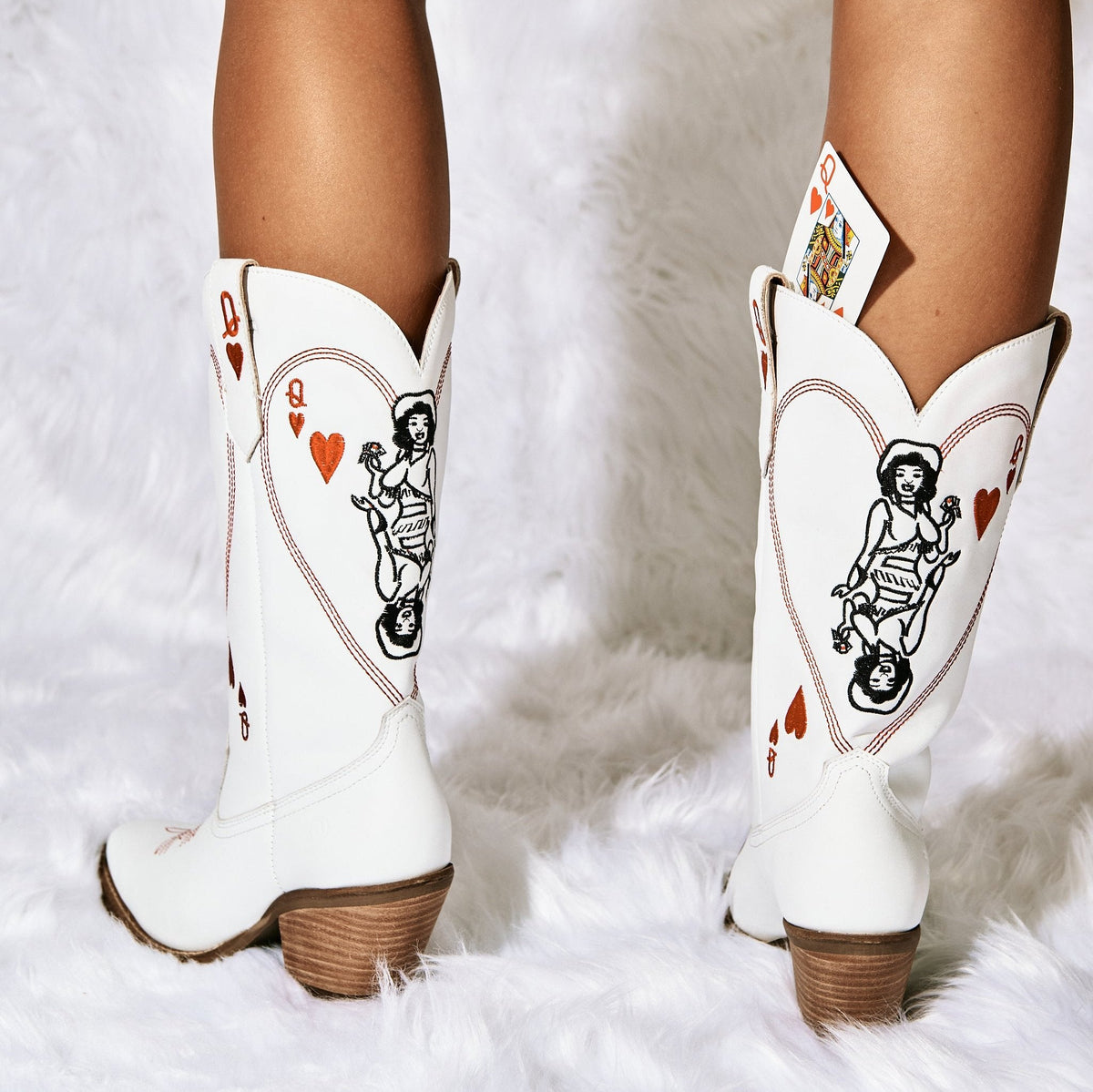 QUEEN A HEARTS LEATHER BOOT