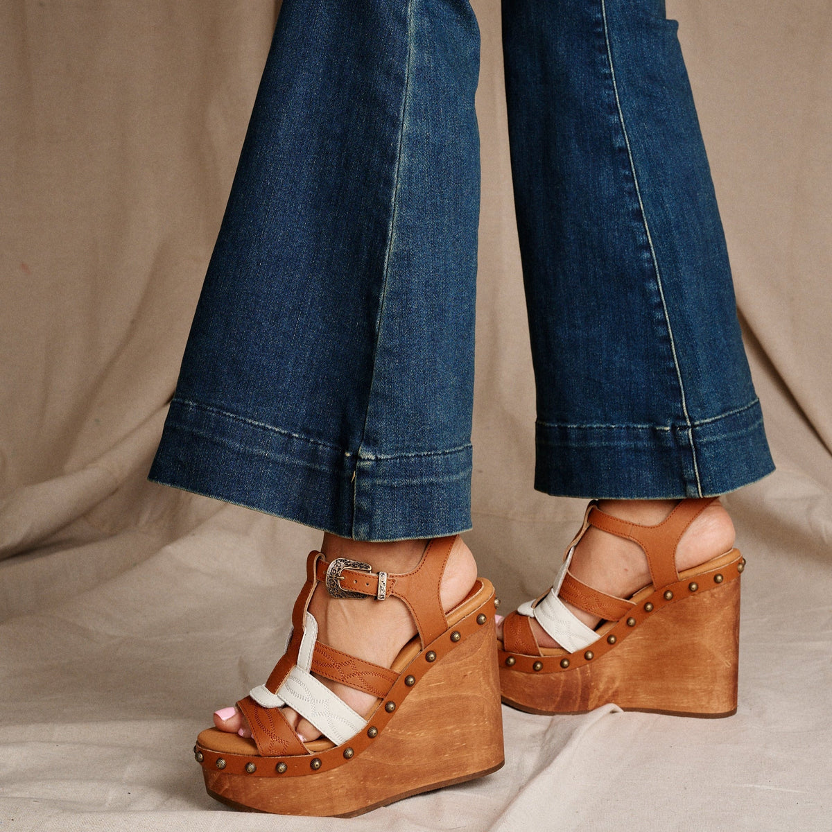 COSMO WOODEN SANDAL