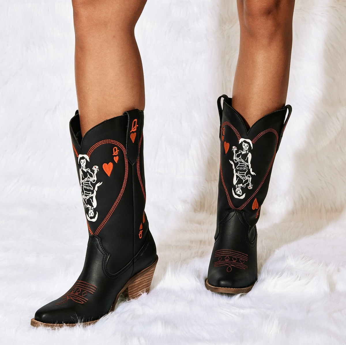 QUEEN A HEARTS LEATHER BOOT