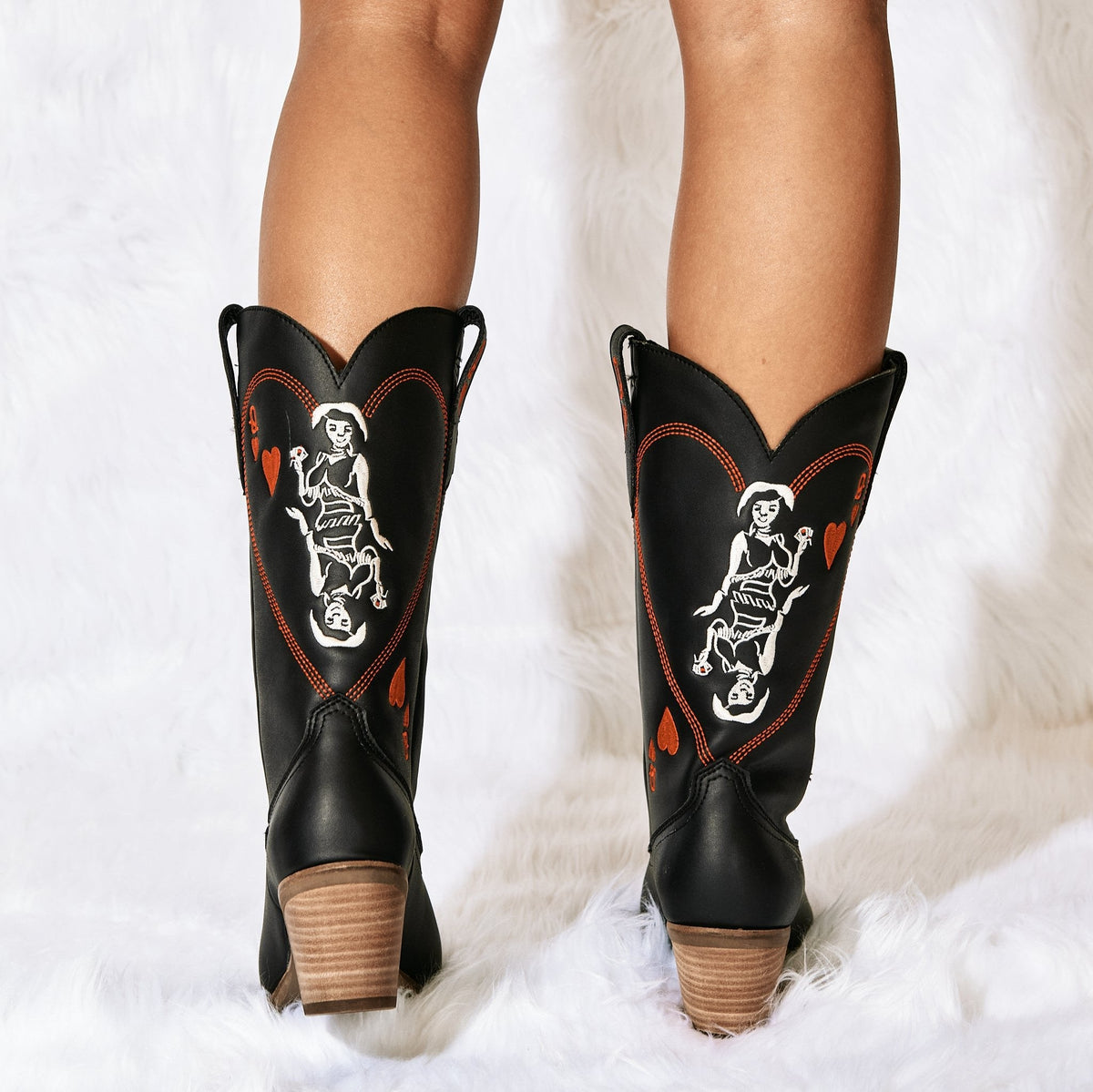 QUEEN A HEARTS LEATHER BOOT
